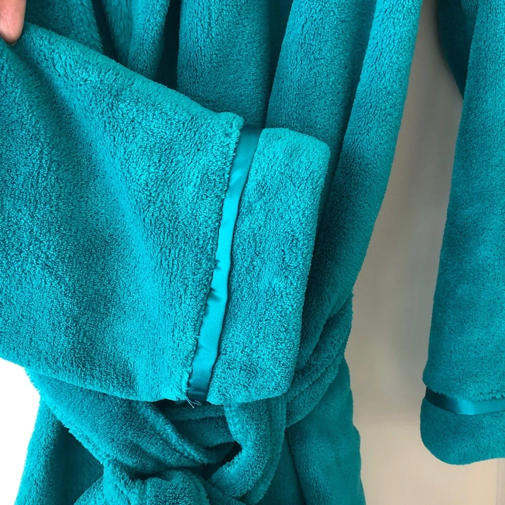 Xhilaration Plush Hooded Sleepwear Robe in Teal - Picture 5 of 8